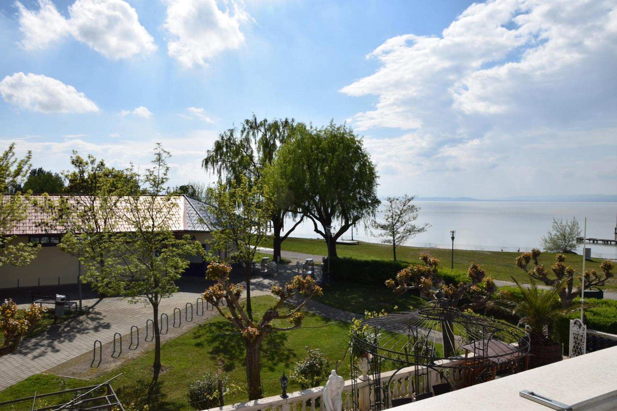 Seehotel Herlinde Подерсдорф-ам-Зе Экстерьер фото